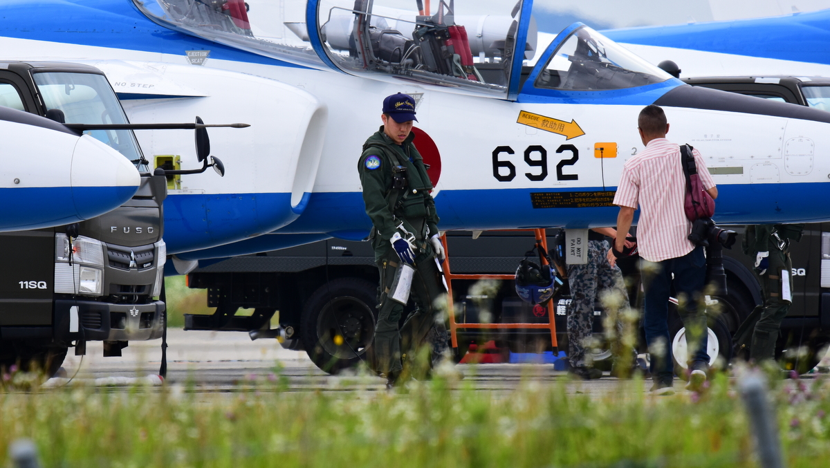 2ndの基地上空訓練の搭乗前のサイン… 永淵さん、松浦さん、佐藤さん