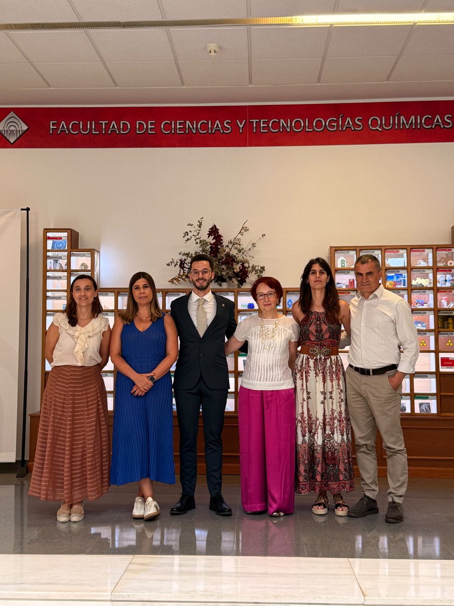 quicap_lab's tweet photo. We are delighted to announce that yesterday, @Carlos_GN1 successfully defended his PhD thesis, focused on the development of Ir(III) complexes for photochemotherpy and photocatalysis.
Congratulations Dr. Gonzalo-Navarro!!! 🎓
@FCTQ_uclm @AEBIN5 @geqo_rseq @NETWOASIS @IRICA_uclm https://t.co/FtL31YJ0SK