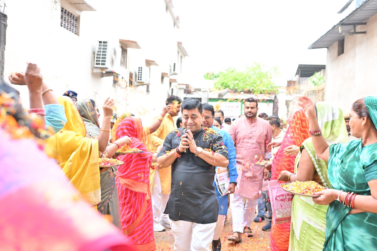 BJMCMahilaOD's tweet photo. A warm traditional welcome marked the beginning of the BJMC Mahila Morcha programme in Odisha. Together, we continue working towards a stronger organisation and the welfare of women workers.

#BJMC #MahilaMorcha #Odisha https://t.co/ssMKLTOFoh