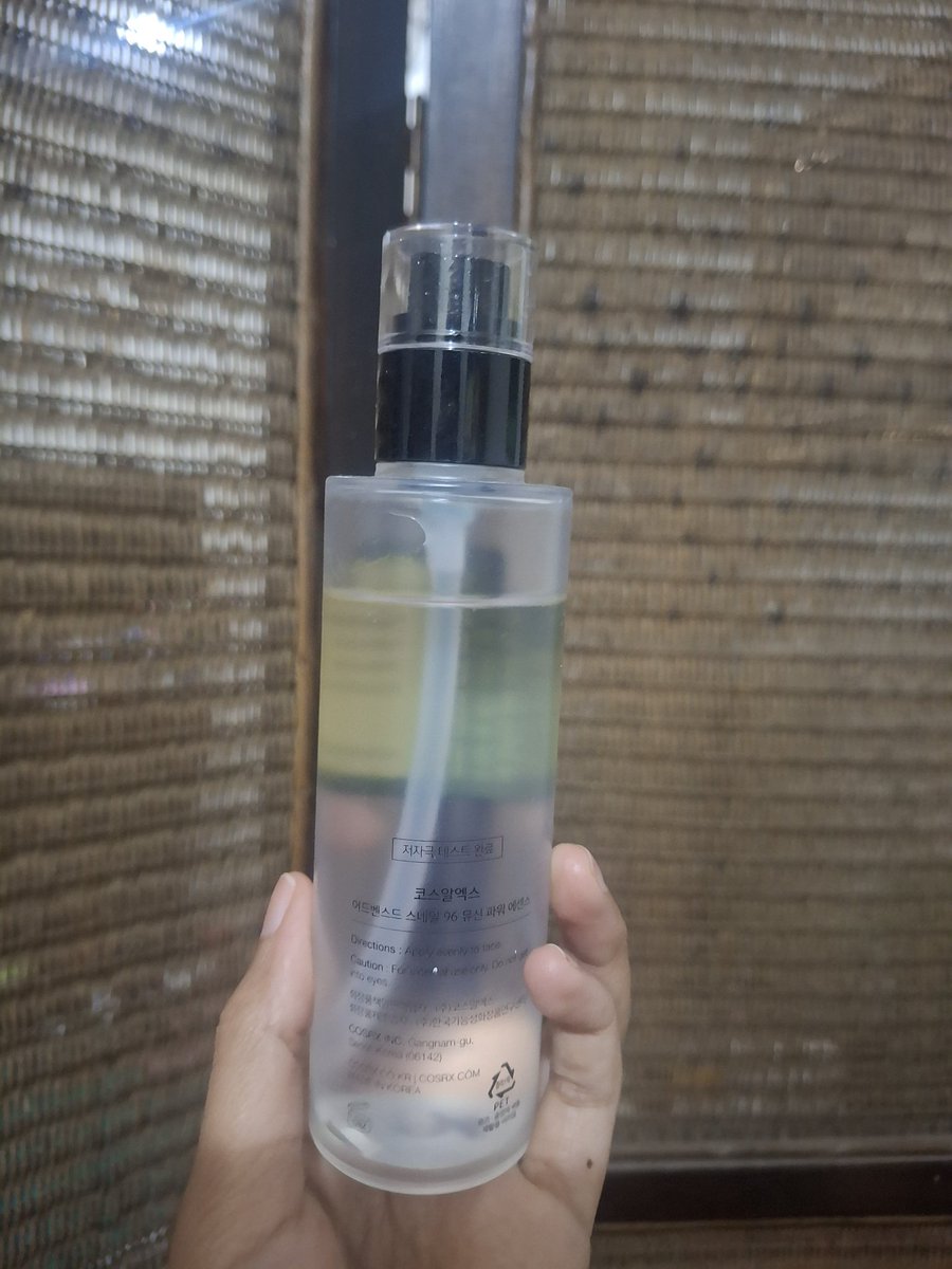 kuetubi's tweet photo. WTS 
Want to sell COSRX advanced snail muccin essence, dijual karena gak cocok :(

Essence only 170k, kalau mau sama cleansernya 200k.. Cleansernya masih ada setengahnya🙆🏻‍♀️

Utk sekitar bandung bisa gosend, pengiriman dari bandung timur yaah! Dm yaaa🥰 #zonauang https://t.co/VUFaA5Uf9z