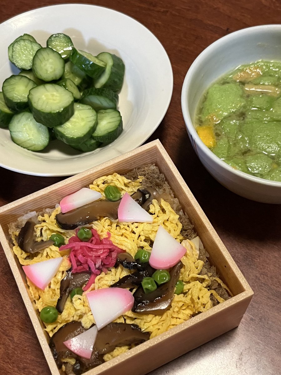 macoronron's tweet photo. ザ・手抜き晩御飯💃 https://t.co/rOq30xEH96