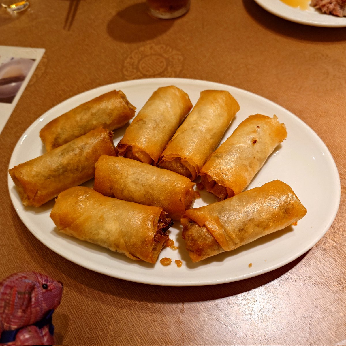 asakayas's tweet photo. 昨日の大珍楼振り返り。食べ放題3800円。お茶つけて5000円でお釣りきました。8人で37皿(なの？)。首傾げは個人としては4皿程度からするとクオリティ高い。点心ものと野菜炒め系と海老料理・焼麺類にデザートはおすすめできます。安定感あり食べられるのはいいですよ。 https://t.co/VRxLUkVsMc