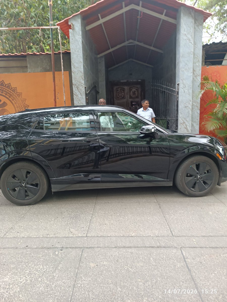 JayeshYewage's tweet photo. Writing
A vehicle is parked in front of the temple gate, blocking the entry and exit path for visitors. Kindly take necessary action . Thank you. MH47CD5928
Location:  sai baba mandir, Siddharth Nagar, Goregaon West Mumbai 
@MTPHereToHelp https://t.co/gsLoNmTjue