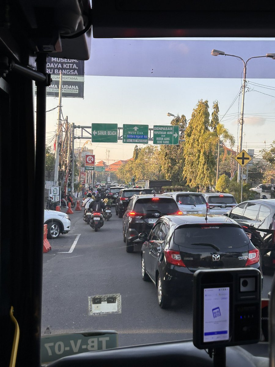 suindraw's tweet photo. Selasa perjalanan sebagai komuter pengguna transportasi umum di Aglomerasi Sarbagita @anamazingbali @BaleBengong @BisKota_ https://t.co/uQVgCkbk8N