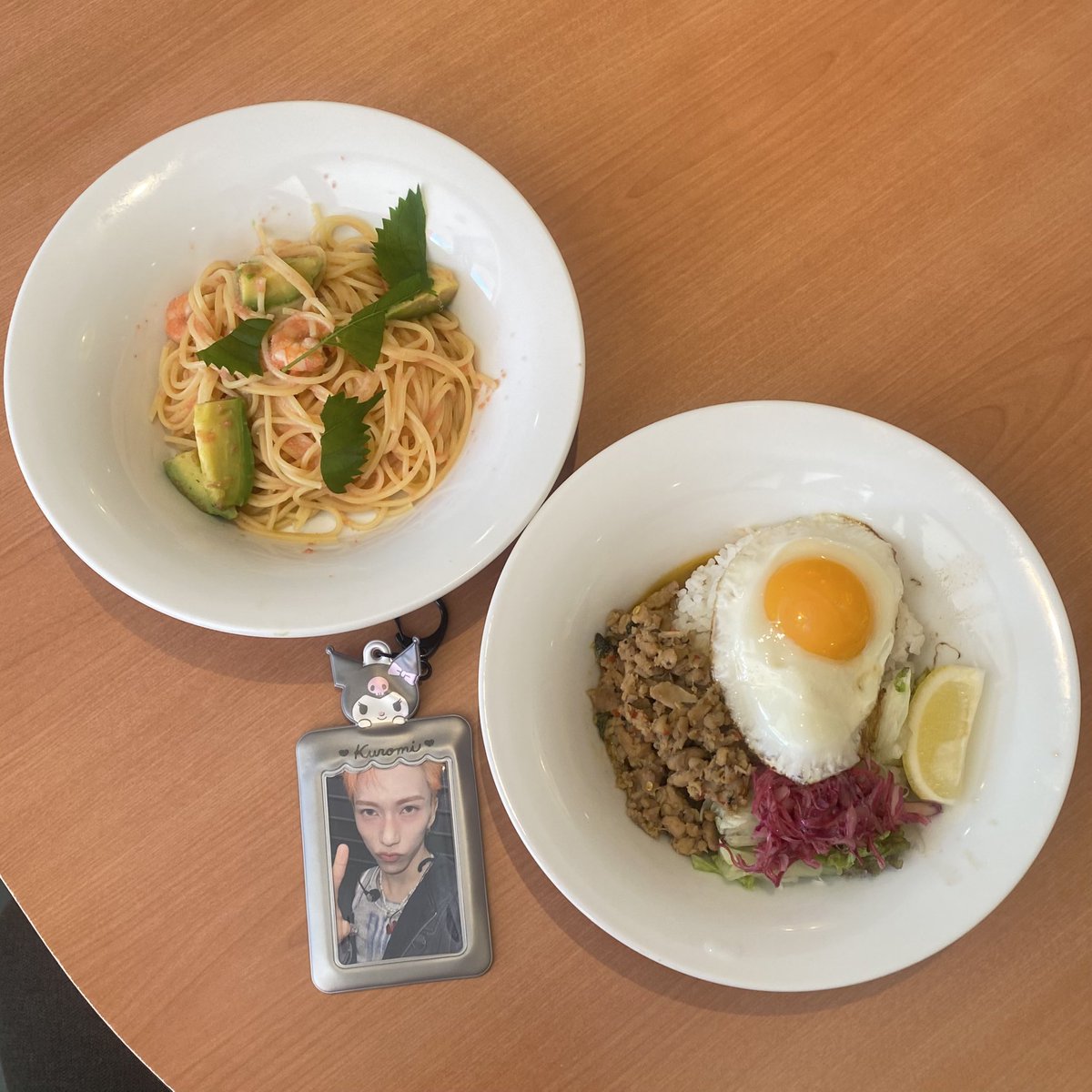 sky_knj56's tweet photo. あと昼デニーズ🍝と会場内のおだんご🍡と大島の写真しかなかった（食ぃ意地🤤🤤🤤）
たしか会場周辺暑すぎてFCブースのQRコードだけ読み取って（くじみたいなん外れたから）引き返した記憶🧠 https://t.co/525YDI8GnP