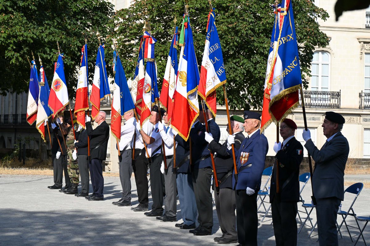 Johanna_Rolland's tweet photo. Traditionnelle cérémonie du 14 juillet à l’occasion de la Fête nationale.

Un rendez-vous -vous important pour remercier les femmes et les hommes qui protègent la France au péril de leur vie. https://t.co/fFQFIE3d1u