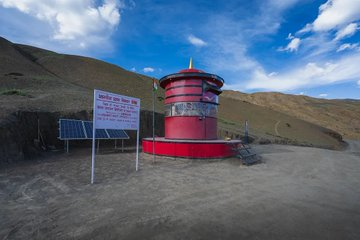 dhauladhar57421's tweet photo. At 14,567 feet, the post office in Hikkim, Spiti Valley holds the distinction of being the world's highest post office.
#Hikkim #Spiti #HimachalPradesh #IndianPost #Trending https://t.co/sEfqzkYzGH