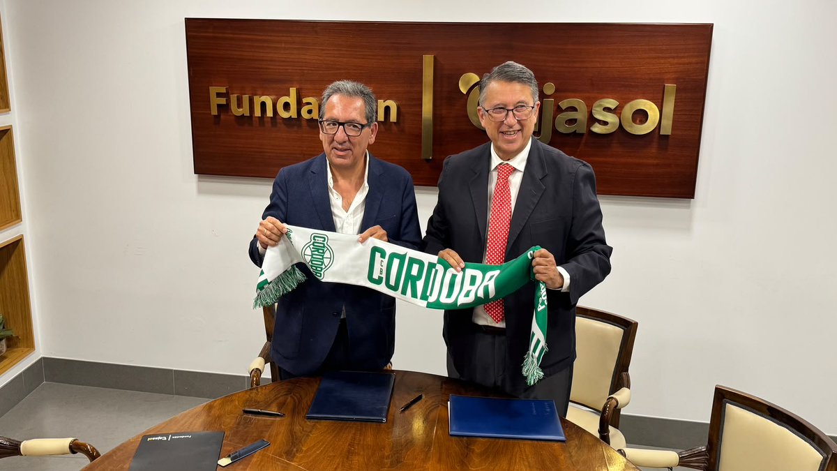 CordobaCB's tweet photo. 🎙️ ¿Quieres conocer todos los detalles del acuerdo de co-naming entre @Cajasol @cotocontigo y el Córdoba Club de Baloncesto?

Ya puedes ver la intervención completa de nuestro presidente y del presidente de Cajasol, donde explican el alcance de esta alianza y lo que supone para el futuro del club.

▶️ Disfruta del vídeo completo en nuestro canal de YouTube 👉🏼 https://t.co/mLX8egBF1v

📲 Lee la noticia en nuestra web 👉🏼 https://t.co/C6SH078iWc

#CajasolCotoCórdobaCB #GanamosJuntos #ConOrgulloEnTuNombre #ADNBlanquiverde