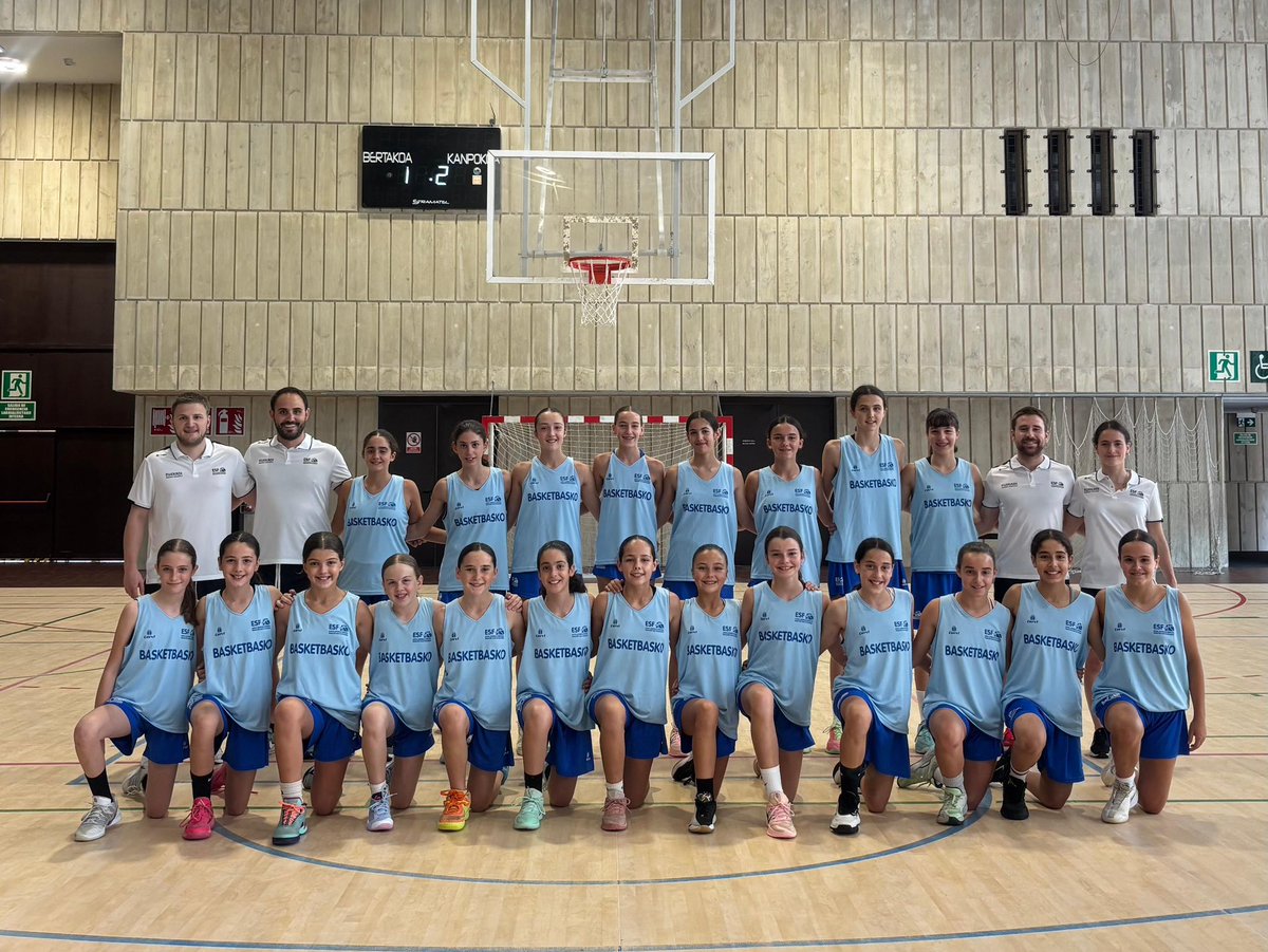 Basketbasko's tweet photo. 🏀📸 Horrelakoa izan zen Infantil Nesken campusa!

Ekainaren 30etik uztailaren 4ra, gure jokalariek saskibaloiaz, ikasketaz eta momentu onez betetako egunak izan zituzten pistan eta pistatik kanpo. 💪⛹️‍♀️

Hona hemen esperientzia bikain honen zenbait irudi! 💚🏀 https://t.co/yc3TVwK8JE