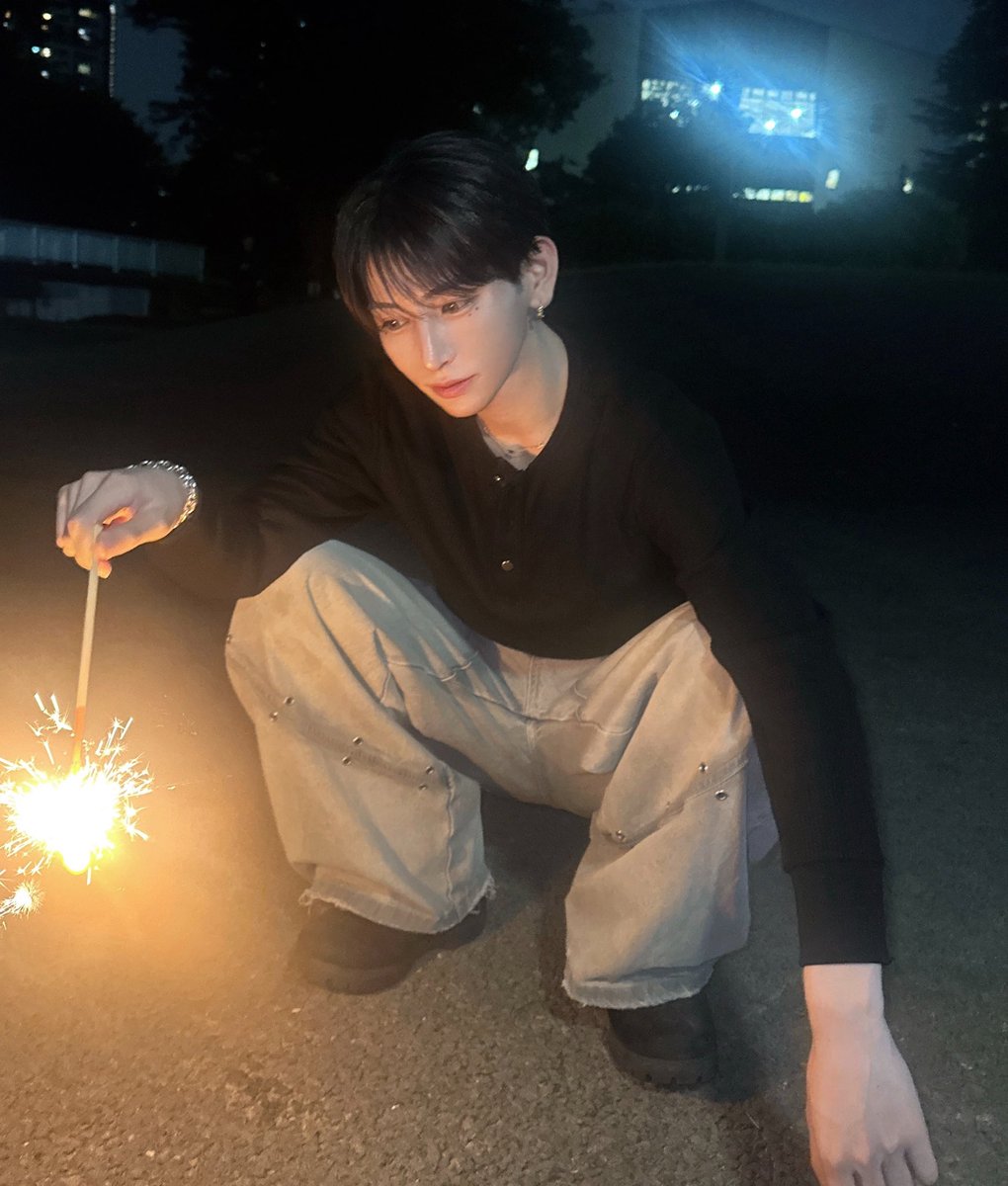 yuse_mrgr's tweet photo. 一緒に花火するって約束したよね? https://t.co/IWgxHiFr46