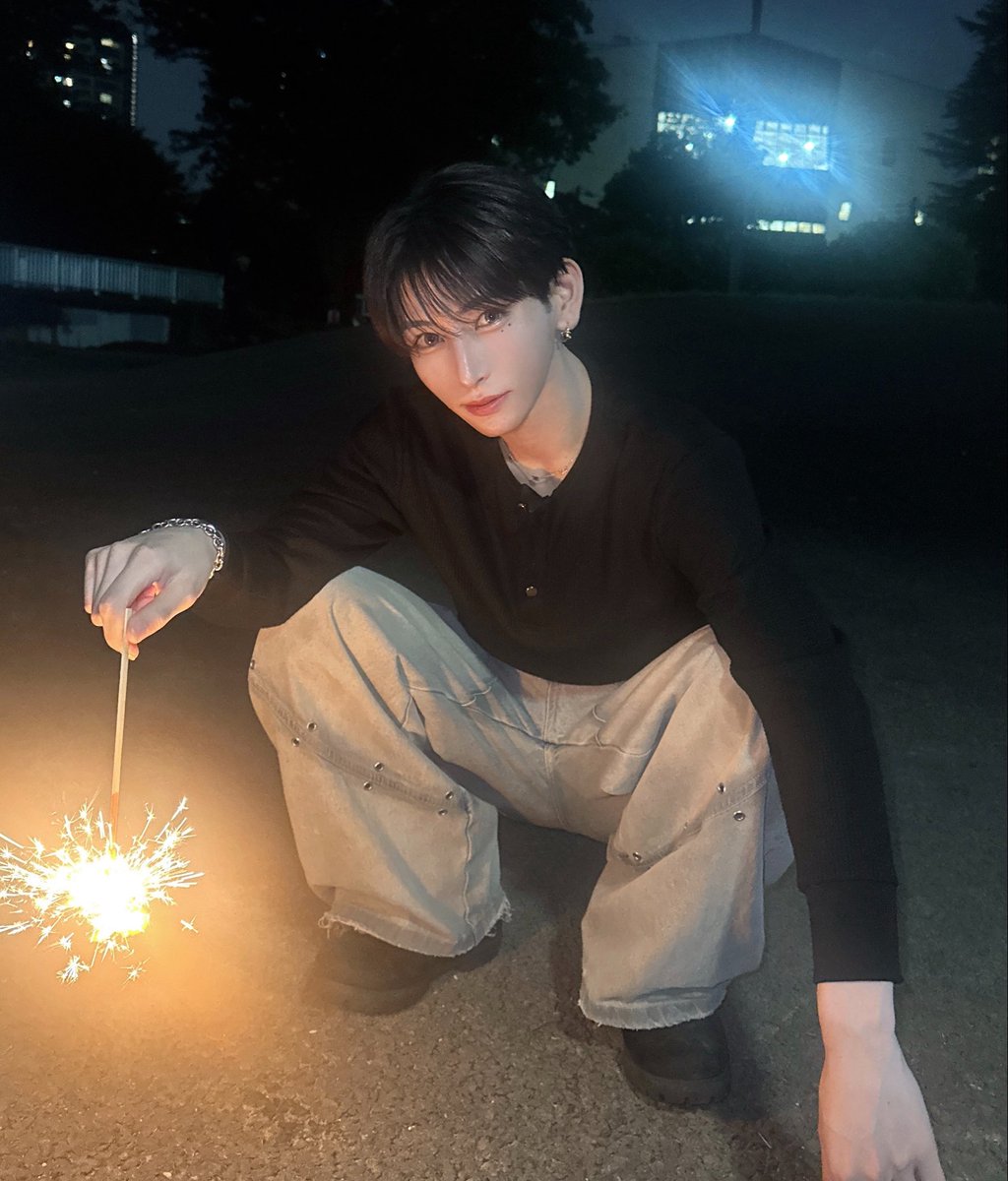 yuse_mrgr's tweet photo. 一緒に花火するって約束したよね? https://t.co/IWgxHiFr46