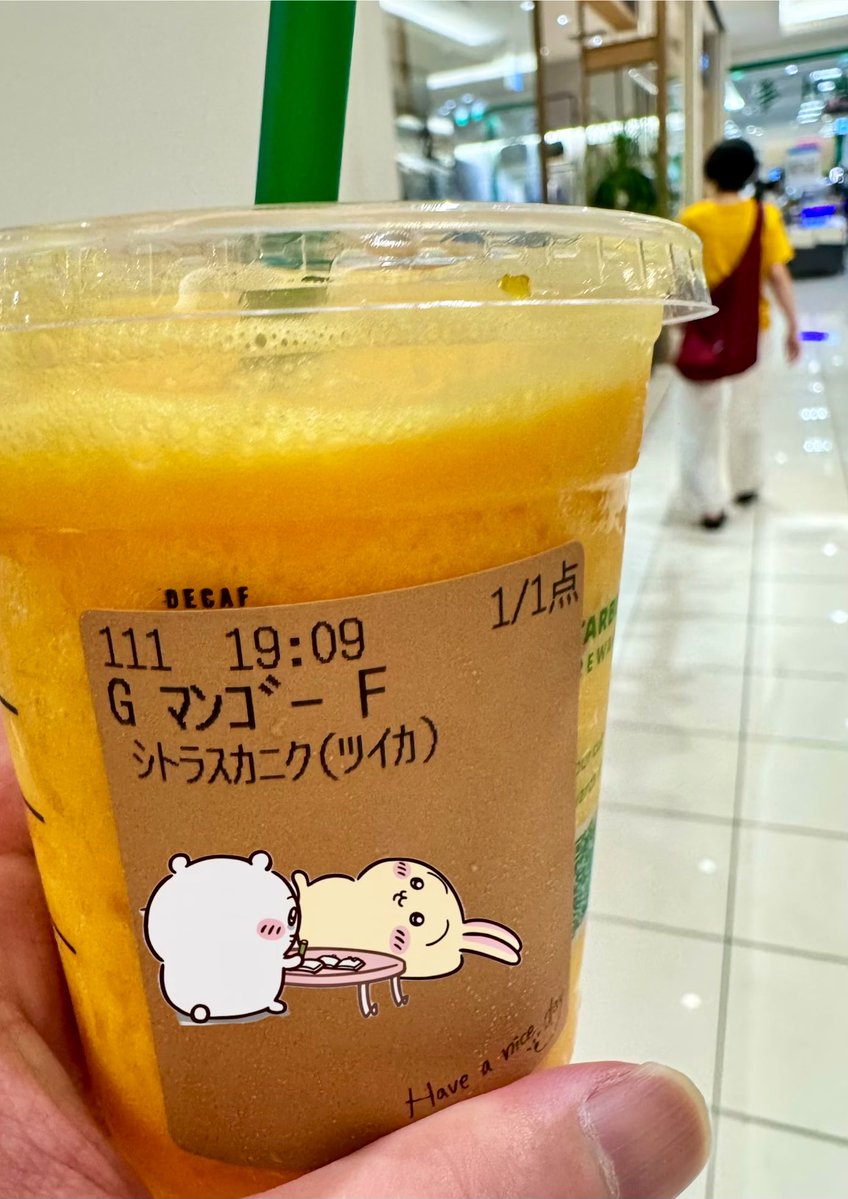 the_Chuo_Line's tweet photo. Today the Green Siren kept her passion and dressed herself in citrus🐰🍊🐰 https://t.co/bGsp0Vytaj