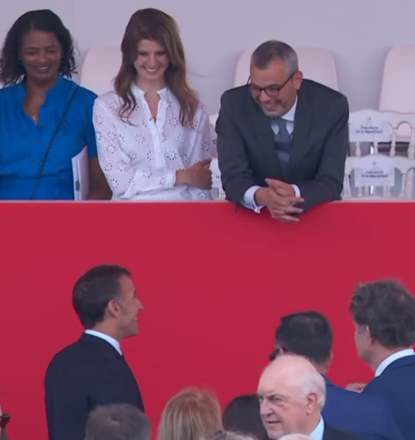 HugoCouturier's tweet photo. Et soudain un revenant dans la zone VIP du #14Juillet Alexis Kohler https://t.co/3bPS8fvf11