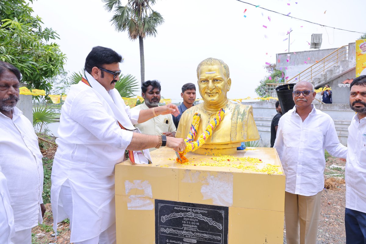 KRaghuRaju's tweet photo. ఈరోజు ఉదయం ఆకివీడు మండలం చిన మిల్లిపాడు గ్రామంలో 65,00,000 /- రూపాయల వ్యయంతో నిర్మించిన నూతన రోడ్డును ప్రారంభించాను.
ఈ కార్యక్రమంలో పలువురు ప్రభుత్వ అధికారులు, స్థానిక నాయకులు, కార్యకర్తలు మరియు ప్రజలు పాల్గొన్నారు.
#IdhiManchiPrabhutvam #RRRForUndi https://t.co/hPAVjGyYrB