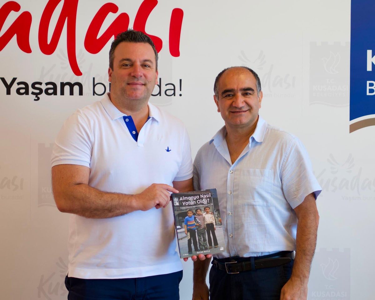 avtahsin1's tweet photo. Almanya Yeşiller Partisi önceki dönem Milletvekili Özcan Mutlu’yu belediyemizde ağırladık.

Sn. Mutlu, Türkiye ile Almanya arasındaki işgücü arayışıyla başlayan göç hikayelerini ele aldığı kitabı “Almanya Nasıl Vatan Oldu”yu hediye etti. 

Nazik hediyesi için teşekkür ediyorum. https://t.co/gIh3qSW4x7
