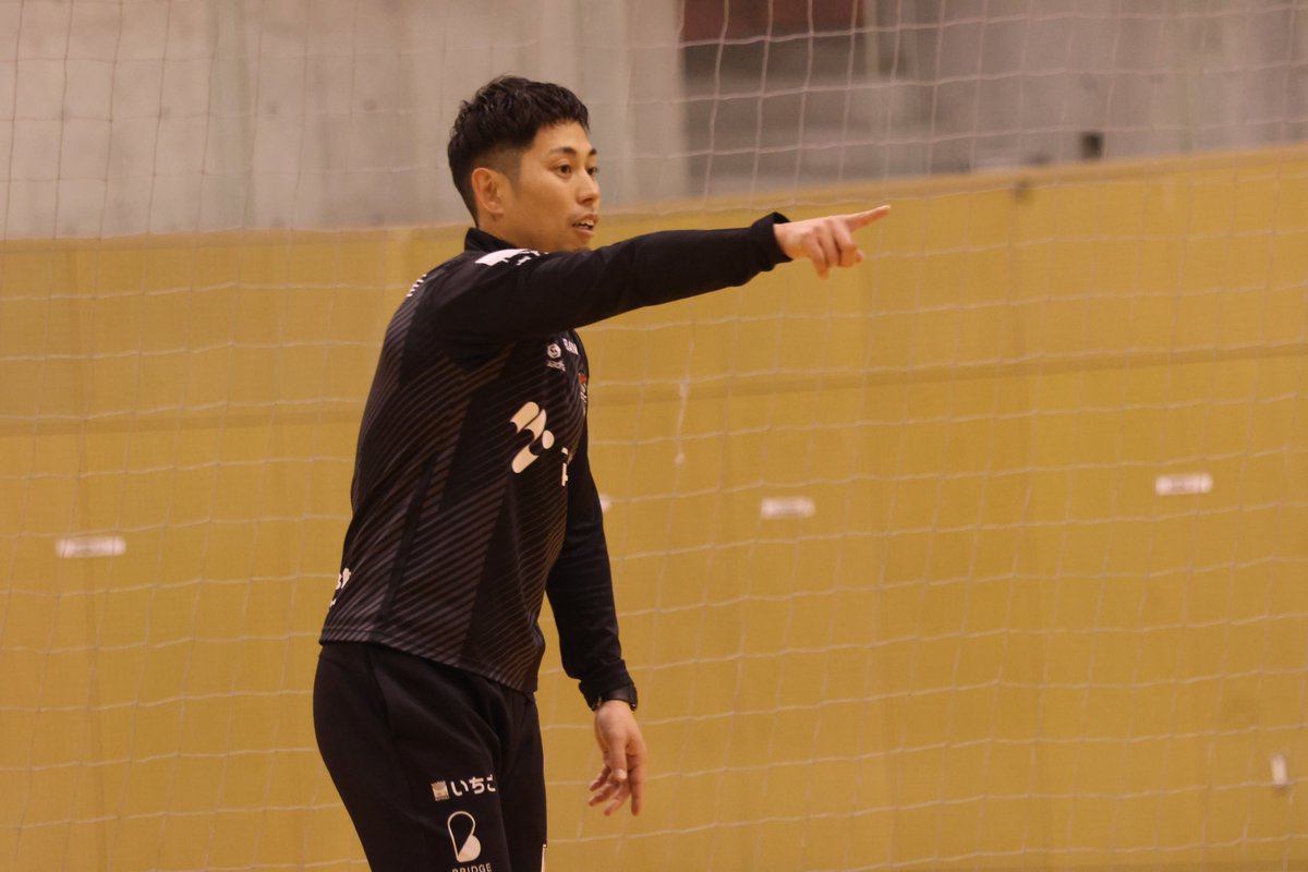 fukuyamacityFC's tweet photo. ＼◥◣ 練習参加者募集🌹⚽️ ◢◤／

「日本一の称号を備後福山に。」
この想いを胸に、ともに戦う仲間を募集します。

「もっと上を目指したい。」
「競技レベルの高い環境で挑戦したい。」

そんな高校生以上の女性経験者の皆さん、ぜひ一度練習へご参加ください！

📅7/23〜8/11開催
📝詳細はこちら▼
🔗https://t.co/4nqKfQYlUq

#福山シティFC #福山シティFCReina #女子フットサル