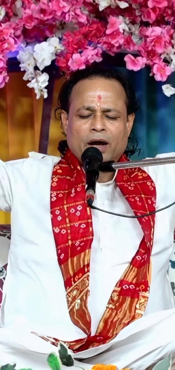 Harshada5370501's tweet photo. The Man With One Mission : Everybody Comes To Dharma !
Follows Trisandhya, Chants Madhav Naam, Reads Shrimad Bhagwat Mahapuran !!! The Reviver Of Bhavishya Malika Puran - The Writer Of Bhavishya Malika: Param Pujya Pandit Dr Kashinath Mishraji !!!

https://t.co/HYujplhtXO https://t.co/SupKD47n74