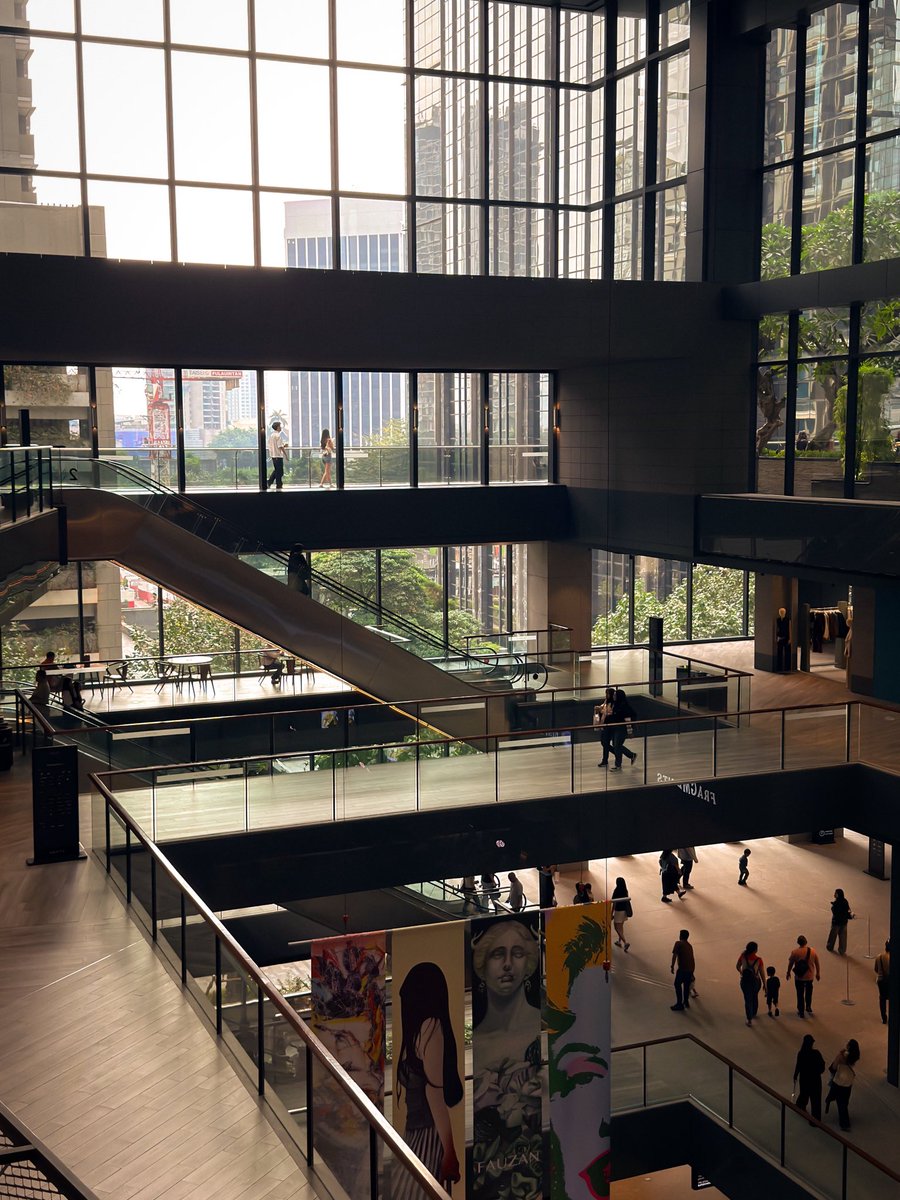Alcaponealmondd's tweet photo. Free reading space di mall, kayaknya setiap mall mesti punya tempat seperti ini 📚✨ https://t.co/X8xYtL0Kjy