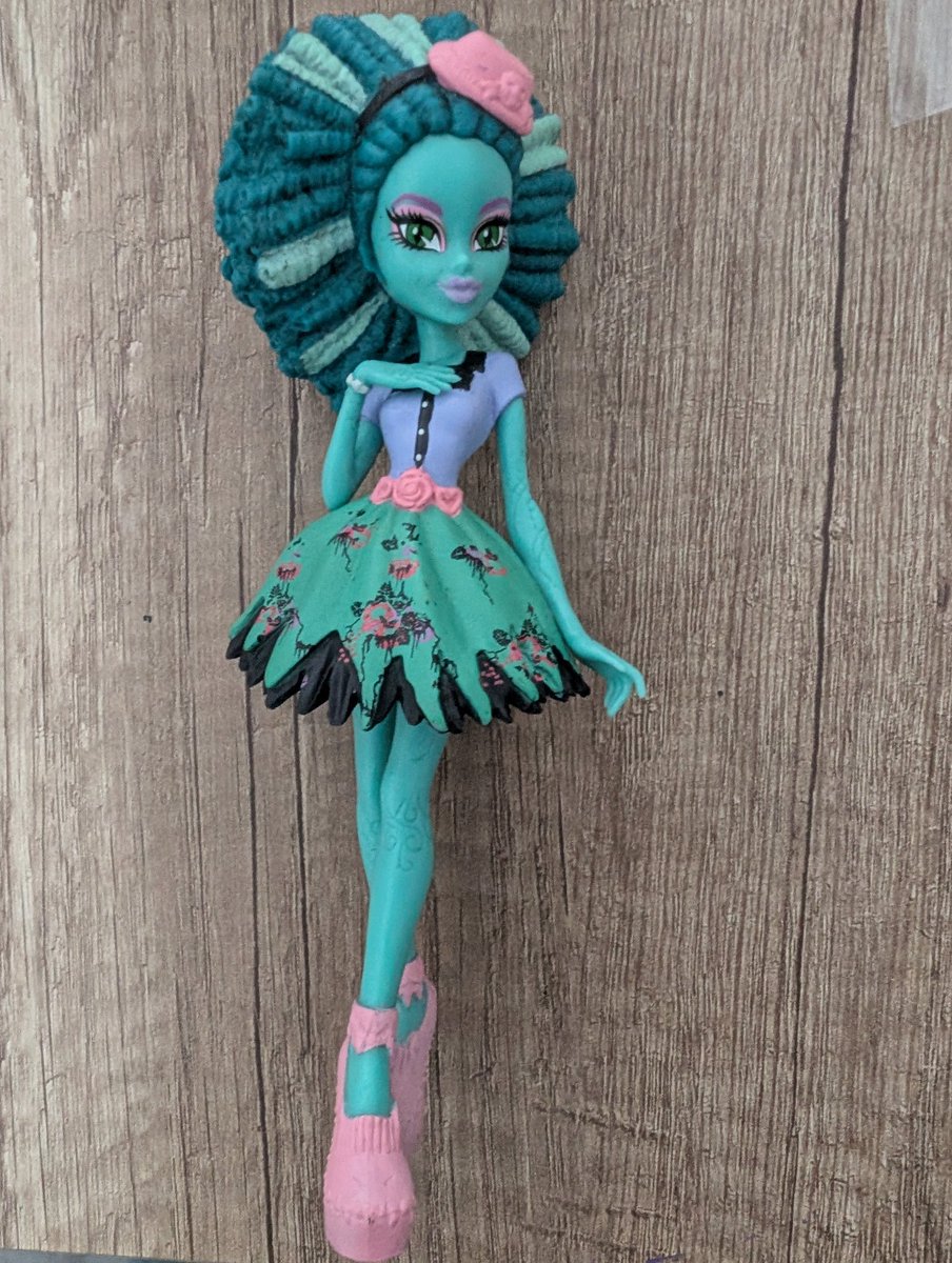 PokeDollWhimsy's tweet photo. Oh my god dude my mom found a small honey swamp figurine at the market. I think its from an old european magazine?? https://t.co/Y46YO73XSV