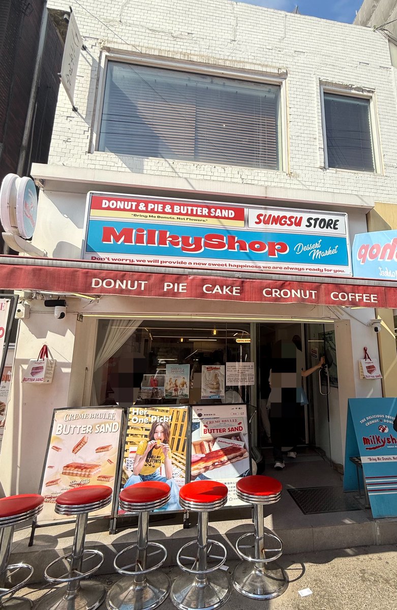 Ram1ram7's tweet photo. 📍milky shop
neverマップで「milky shop」って検索したら色んなところに店舗あります❕夏はバター溶けそうだしあんまり持ち歩きの時間長くない方が良いかも(保冷剤は買えた)🙂‍↕️
冷蔵庫でちゃんと冷やして食べたらめっちゃおいしい🤤 https://t.co/alQ7AoUiE6