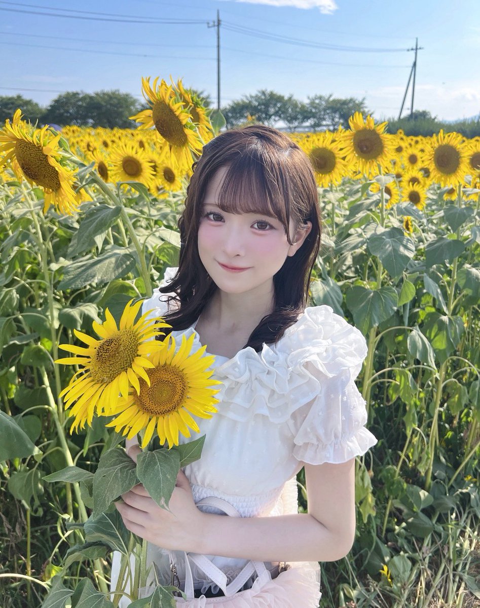 久しぶりに写真撮って表情に困惑するみやびちゃん⬇️