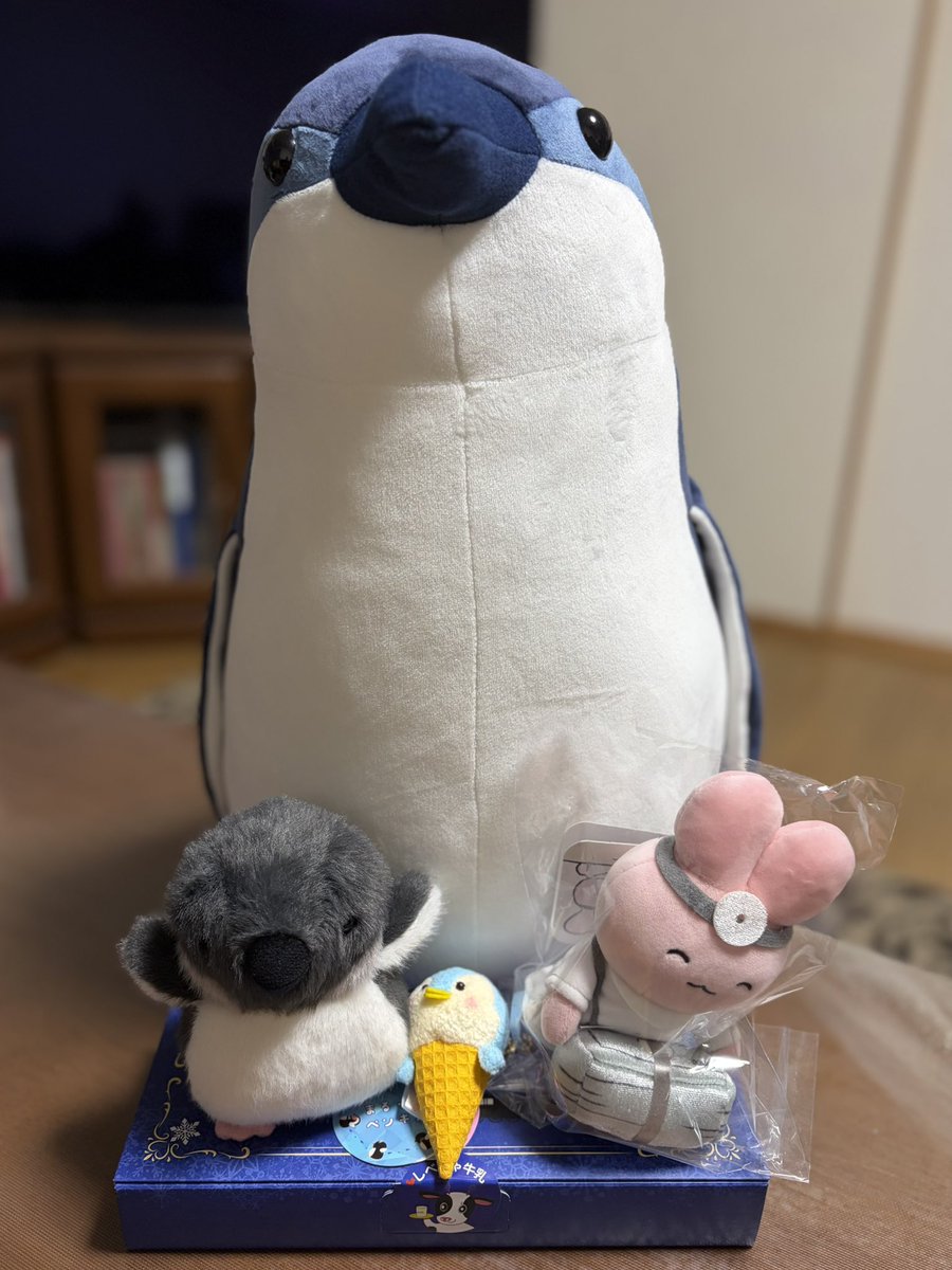 Choco_Ring_AK's tweet photo. 63歳になりました🙂
息子と息子の彼女からプレゼント🎁
いくつになってもプレゼントは嬉しいものです💕 https://t.co/ccDRTaOpBe