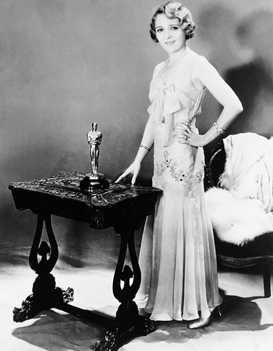ridethepastlane's tweet photo. Mary Pickford received the Academy Award for Best Actress in a Leading Role for Coquette, released in 1929. She was the first actress to be born in Canada to win in this category. https://t.co/KcI0aiNQoi