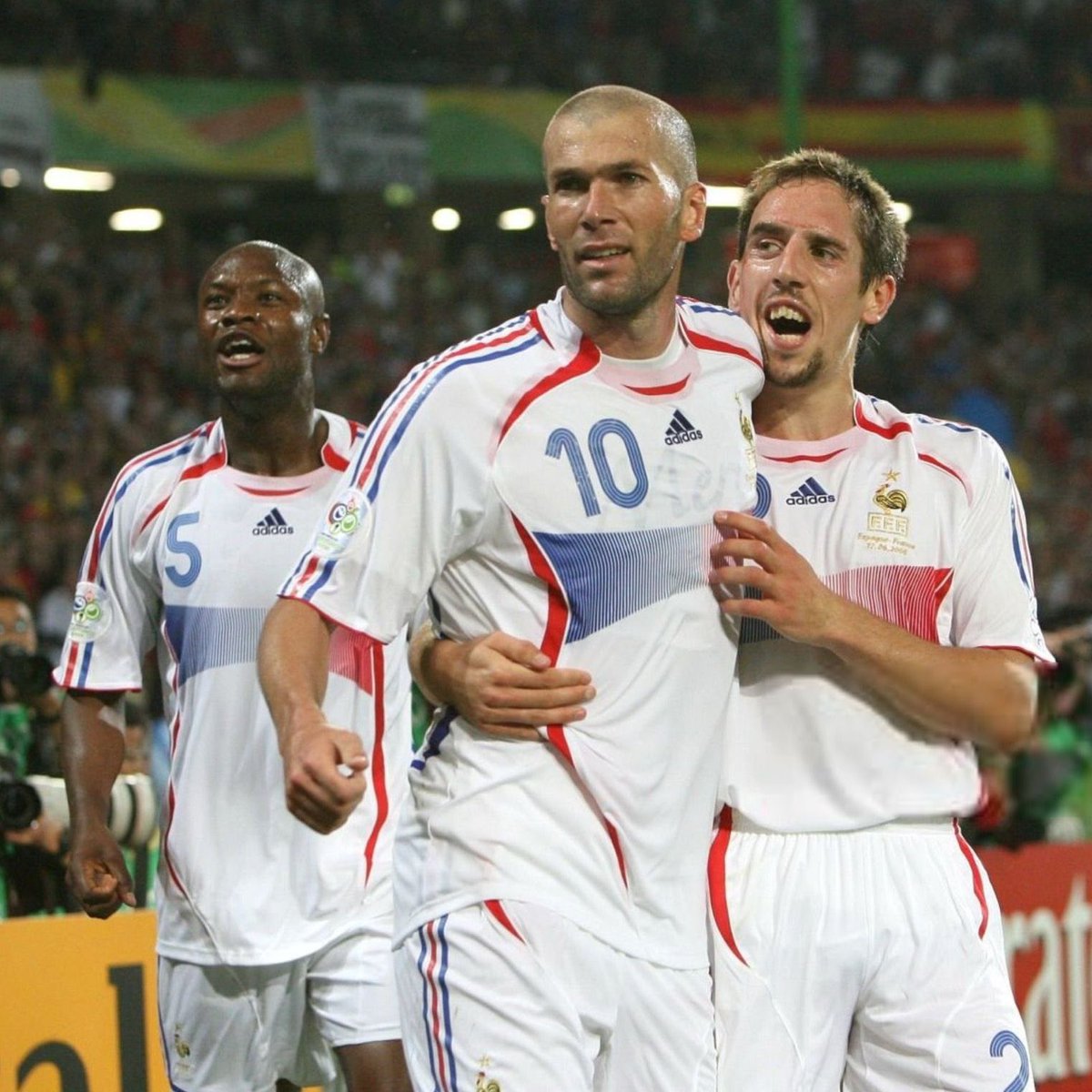 ActuFoot_'s tweet photo. La seule fois où la France 🇫🇷 a affronté l'Espagne 🇪🇸 en Coupe du monde... 🤩

« VAS-Y MON PETIT !!! » https://t.co/wUUwnkEa6u
