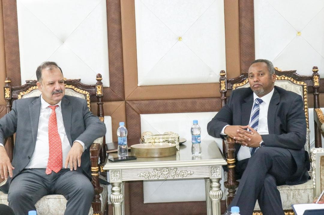 Mitfops's tweet photo. Le Ministre du Travail Chargé de la Formalisation et de la Protection Sociale, S.E. M. Yonis Ali Guedi, a reçu en audience l'Ambassadeur de la République d'Algérie, S.E. Dr Mohamed Nacer Bessaklia 🇩🇯🇩🇿

🎯 Au cœur des échanges : le renforcement de la coopération bilatérale dans les domaines de l'emploi, la formation, la réforme de l'administration, le développement des compétences et le partage d'expériences en matière de gouvernance et de modernisation de l'action publique.

📍Focus particulier sur la formation des cadres, le renforcement de l'inspection du travail, la modernisation de l'administration publique et les échanges des bonnes pratiques.

 #Djibouti #Algerie #Coopération #Emploi