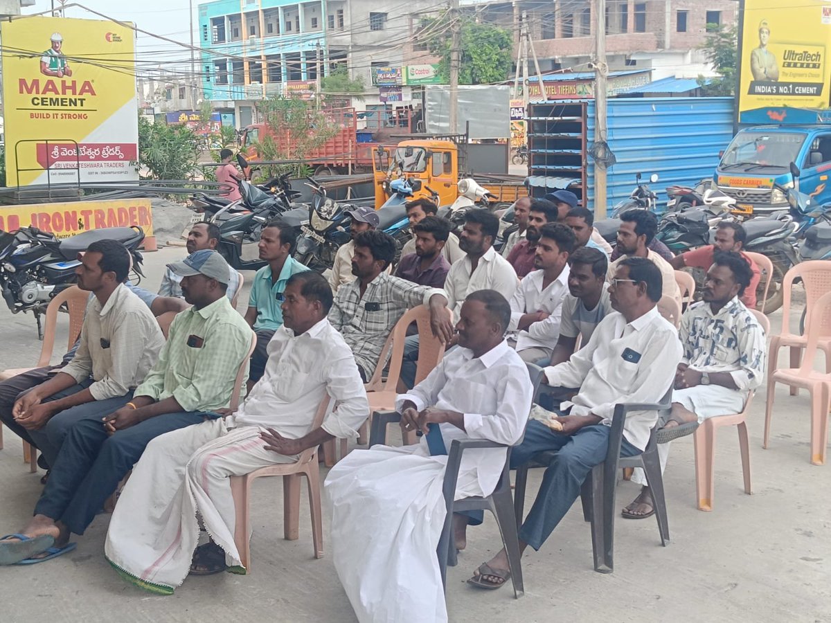 IFFCO_TS's tweet photo. Fo Shri G Ramakrishna conducted Farmer Meeting at IFFCO e-Bazaar Store to promote advanced agricultural practices &amp; modern nutrient management solutions. Detailed information was given on benefits of Nano fertilizers. @Dileep_Sanghani @KiritkrJPatel @iffcoyogendra @Dept_ofAgriTG https://t.co/aEcjYYgB6d