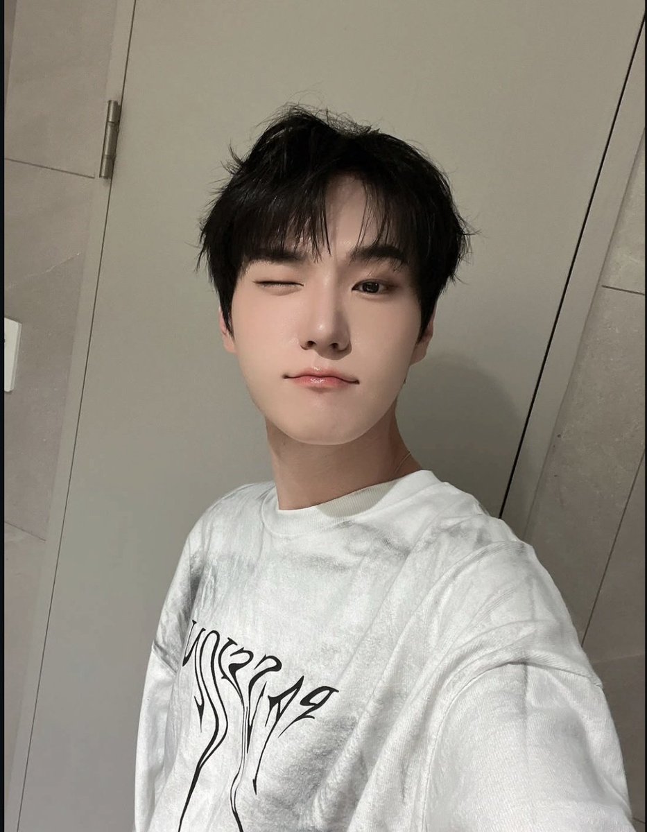 BDC_archive's tweet photo. 260714 - #Seongjun Personal Instagram Post
#BDC #HongSeongjun #λΉλμ¨ #νμ±μ€ https://t.co/x1ADPNw5ol