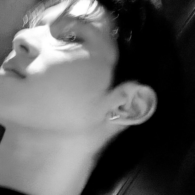 qteeblue's tweet photo. พอเหอะ สายตาเราเสียตามนิสัยแล้ว https://t.co/NjeycAquqI