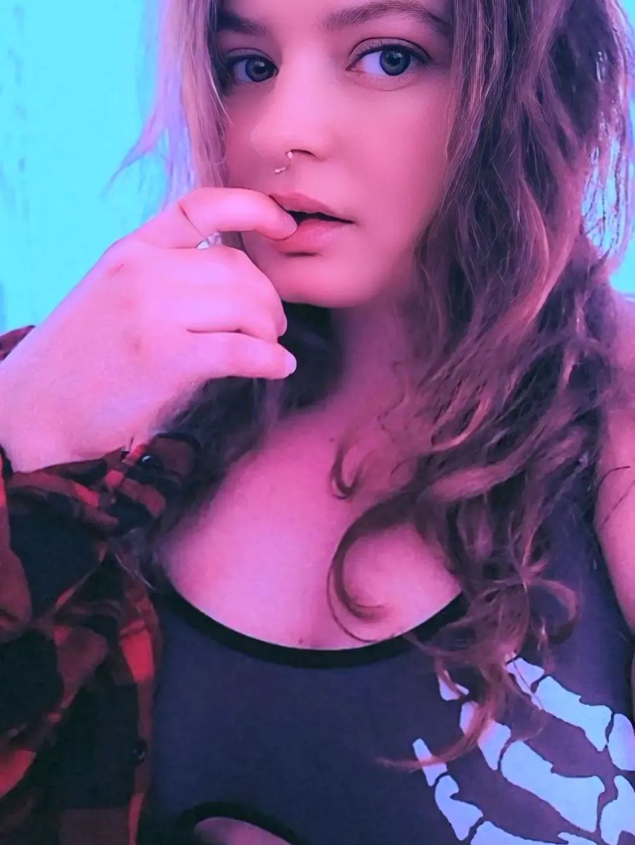 MaddyMonster13's tweet photo. "It's a ritual, it's a spell
Heaven dressed in a taste of hell
I am on my knees but I don't pray
I just want feel your sway"

Velvet desires - addicted to the pain https://t.co/p87jEaa1q9