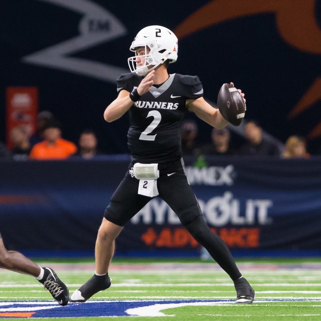 CollegeFBonX's tweet photo. Owen McCown is heading into his 4th season at UTSA in 2026. He is currently 10th among active players in passing yards with 7,459 and 6th in passing TD’s with 61. 

He is expected to be one of the top passers in the country this season. https://t.co/qYeLXeR4Iv