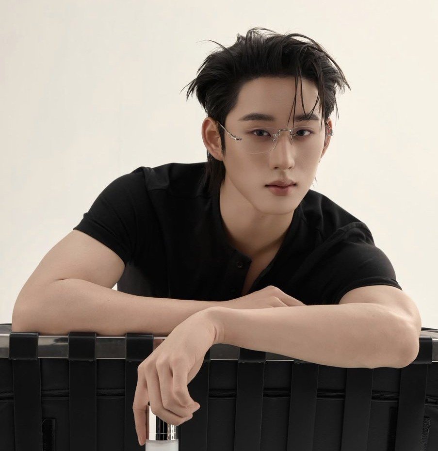 willesthope's tweet photo. Est Supha is reportedly leaving JYP Entertainment but will continue his activities as a TWICE's member. https://t.co/abJayapYi6