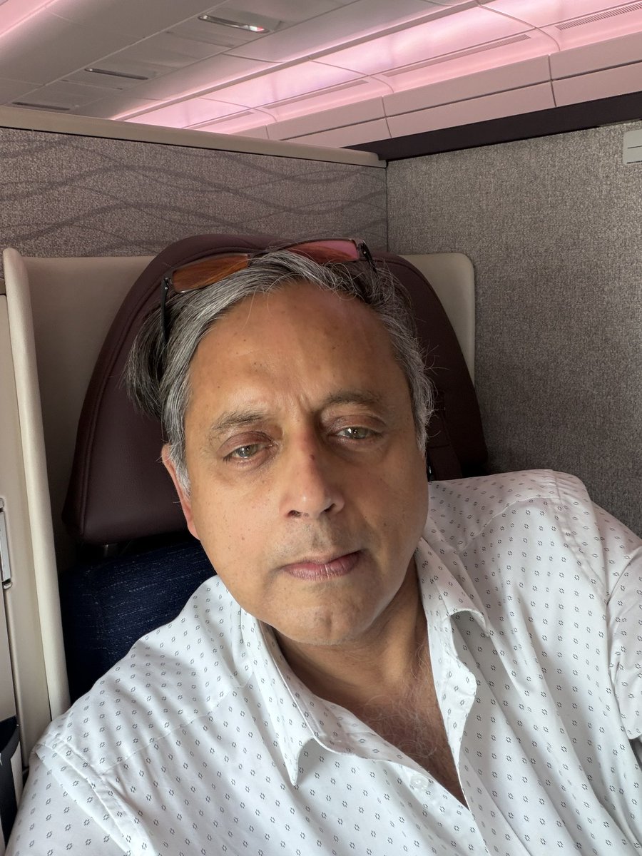 Shashi Tharoor tweet media