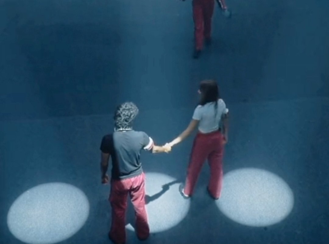 dewydaisy_'s tweet photo. The lighting, the hair, the hand hold, the vibe, everything is screaming Saiyaara😩🌟

#Lockupp2 https://t.co/mxfcpwYyQ2