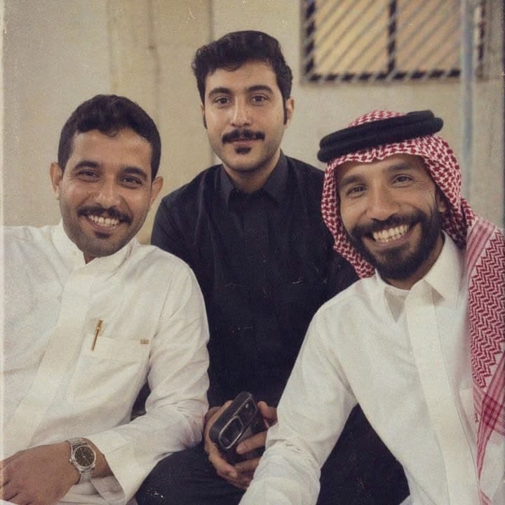 نور tweet media