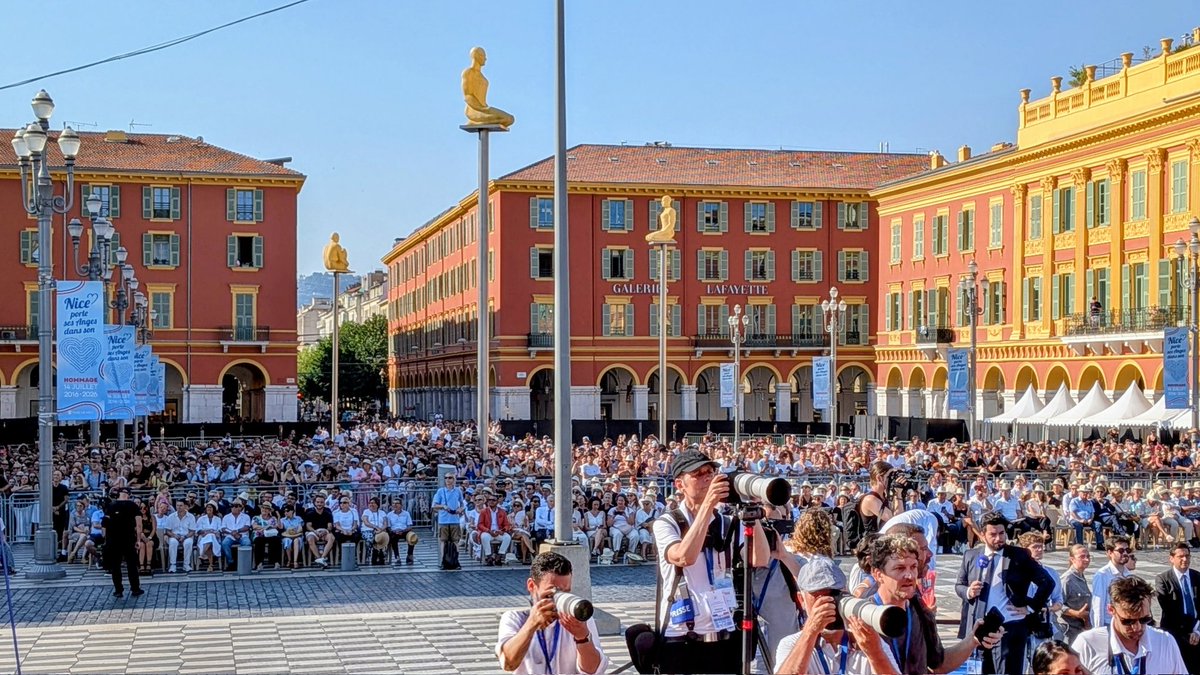 JulietteChesnel's tweet photo. Les Niçois sont venus en nombre pour rendre hommage aux victimes de l'attentat du 14 juillet 2016.
Merci.
@UnisPourNice https://t.co/dvGN74M1wK