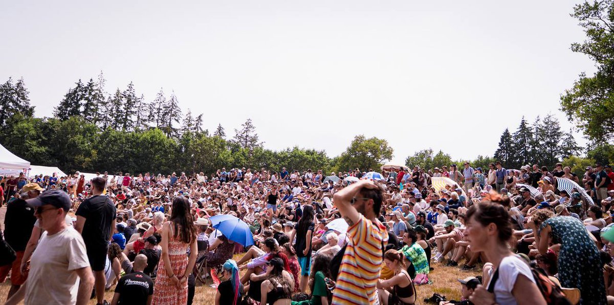 amin_snoussi's tweet photo. Assez dingue comme chiffre.
Pour le 14 juillet, @JLMelenchon et @MathildeHignet réunissent +2000 personnes dans la petite commune rurale de Paimpont.
Il va être difficile de limiter la capacité à mobiliser du candidat insoumis aux grandes villes ! https://t.co/IHWqb2Jtq3