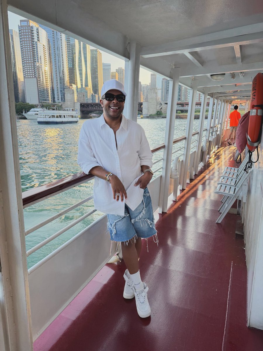 JordanVicBrown's tweet photo. I’m incredibly excited to be in #Chicago for the next 30 days! 

https://t.co/SQQxKY51gV

#JordanVictorBrown #JVB #Business #Scale https://t.co/xSoVidkxYG