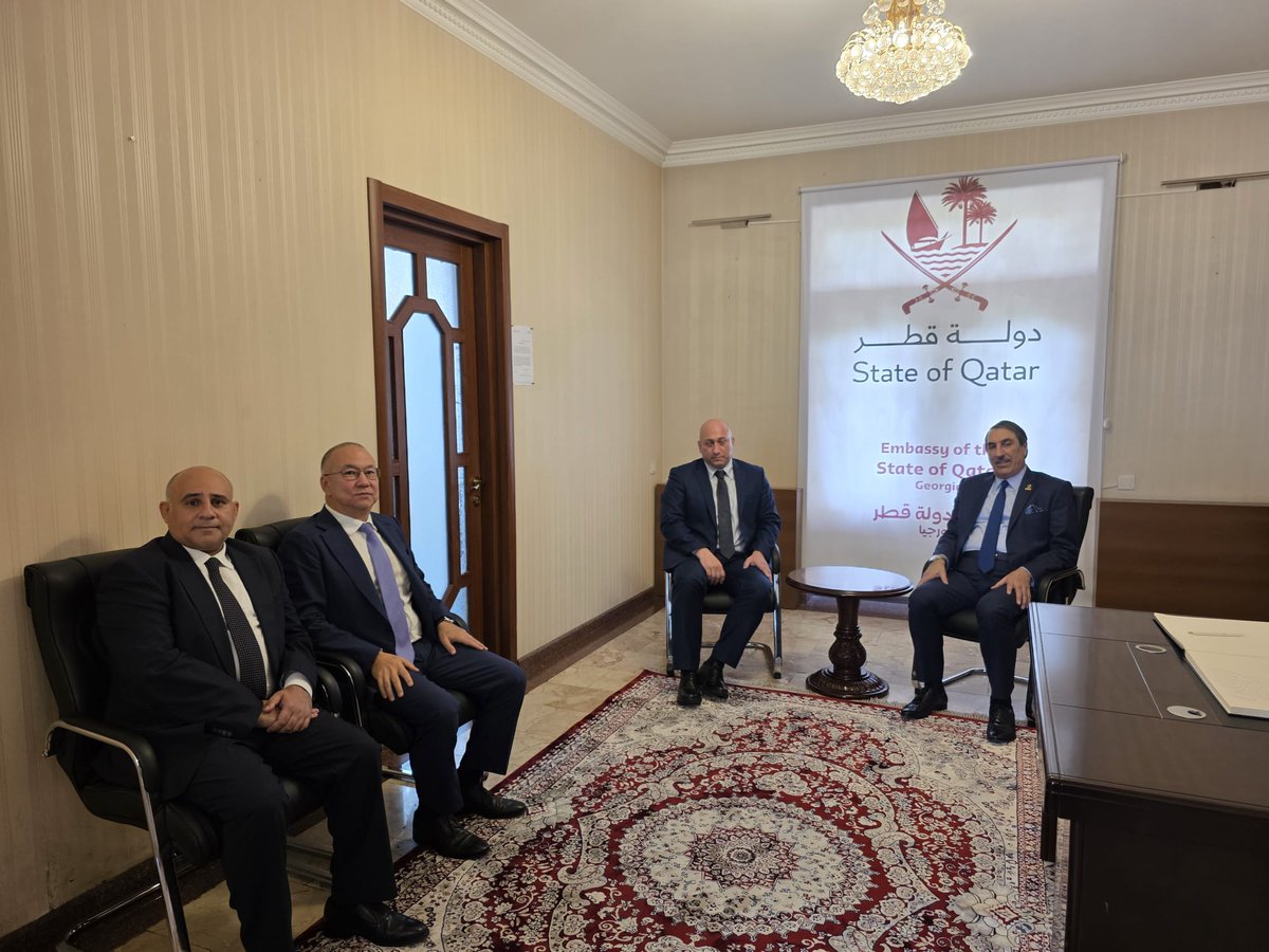 QatarEmb_TBS's tweet photo. تقدّم سعادة السيد/ ألكسندري خفتيسياشفيلي - نائب وزير خارجية جورجيا، باسم حكومة جورجيا والشعب الجورجي، بأحرّ التعازي إلى سعادة السيد/ علي يوسف الملا سفير دولة قطر وإلى الشعب القطري في وفاة حضرة صاحب السمو الأمير الوالد. كما أعرب ممثلو السلك الدبلوماسي عن خالص تعازيهم https://t.co/YZopvUJfg5
