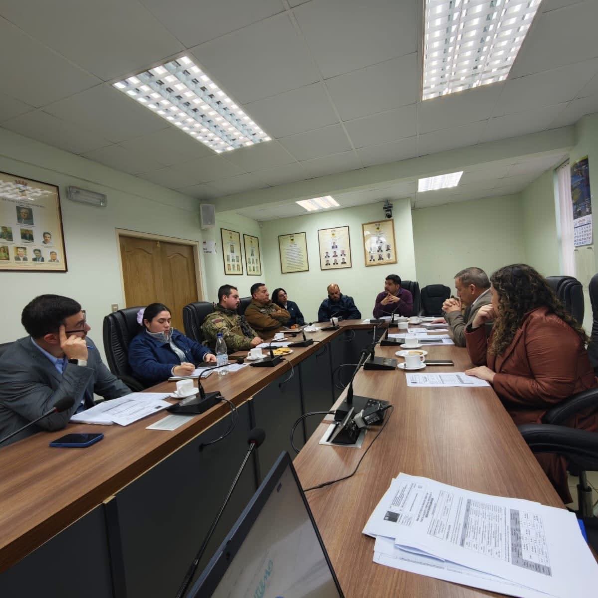 CONAFBiobio's tweet photo. El jefe provincial de #CONAF en #Arauco, Guillermo Reyes, participó en el Cogrid comunal de #Contulmo para coordinar acciones preventivas ante el sistema frontal que afecta a la zona🌧️

La instancia busca fortalecer la preparación y la respuesta frente a eventuales contingencias. https://t.co/sikMHxVVCz