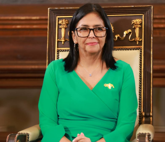 luzvinsanchez's tweet photo. Estas usurpando el Poder que nadie te ha otorgado Ladrona, tus crimenes nunca seran olvidados por los Venezolanos, la Justicia te esta esperando recuerdalo!!! https://t.co/AqVpBOrX9Q
