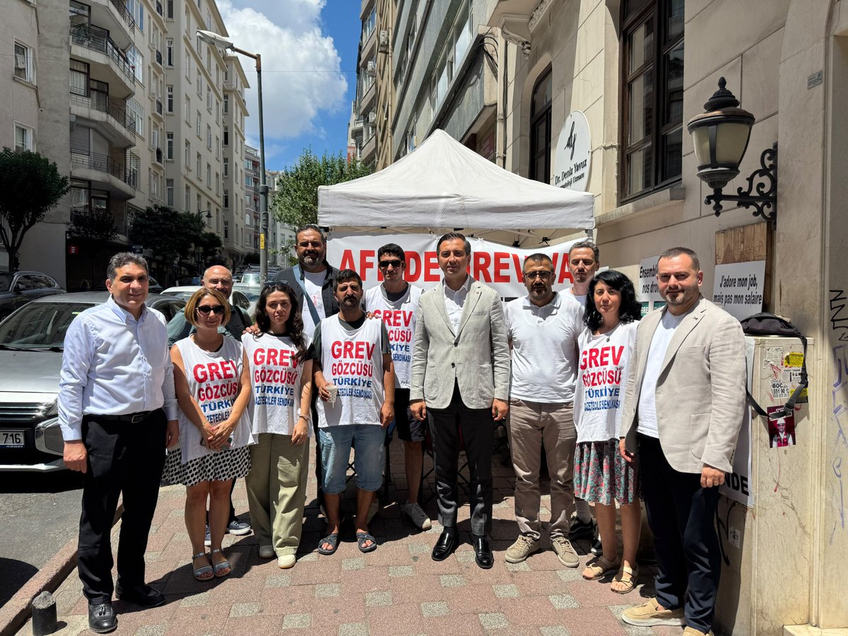 TGS_org_tr's tweet photo. 📢 Grevde 9. Gün

Bugün bizleri yalnız bırakmayan

📌 Yetkili işyerlerimizden Reuters Haber Ajansı çalışanlarına,

 📌 Umut-Sen üyelerine, 

📌 AK Parti Şişli ilçe yöneticilerine teşekkür ediyoruz.

✊🏽 Dayanışmayla kazanacağız!

#AFPdeGrevVar  
#Grève https://t.co/yuwPKvWI2w