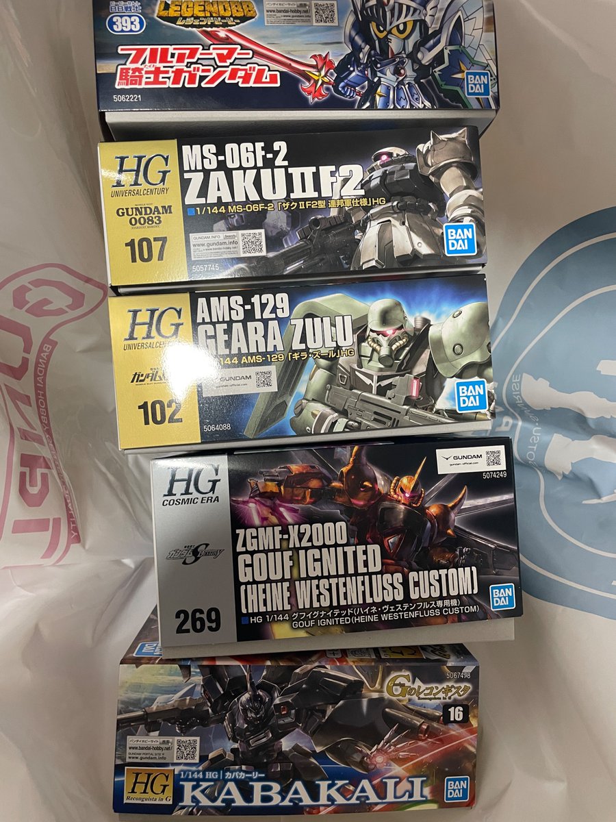 ガンベで久しぶりにガンプラ買った あとV作戦