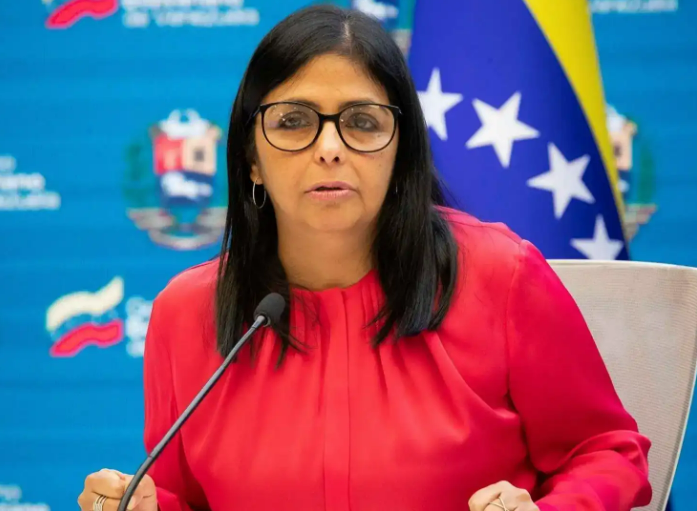 luzvinsanchez's tweet photo. Confío que la Justicia Internacional te Juzgará, y pagarás por cada muerte, por cada tortura y por cada dólar que tus sucias manos tomaron; tu Dictadura no se extenderá más!!!! https://t.co/dfl17tsDzk