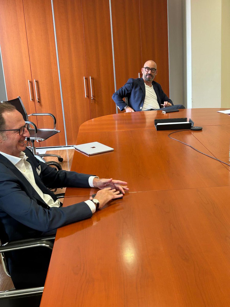 ProfMBassetti's tweet photo. #PIANOPANDEMICO REGIONALE: LA LIGURIA SI PREPARA AL FUTURO E INVESTE IN PREVENZIONE
Si è riunito per la prima volta il gruppo di lavoro tecnico-sanitario per l'aggiornamento del Piano pandemico regionale.
• Tre le priorità individuate:
V Formazione del personale sanitario
V Gestione operativa delle emergenze
J Potenziamento organizzativo e logistico, in ospedale e sul territorio
L'obiettivo è trasformare l'esperienza degli ultimi anni in procedure concrete.
La preparazione è uno degli strumenti più efficaci di Sanità pubblica.
Pianificare in anticipo significa avere percorsi chiari, personale formato e risorse pronte.
Prevenire, pianificare, essere pronti.
Un lavoro di squadra tra Regione Liguria, ATS Liguria, AOM e Liguria
Salute.
