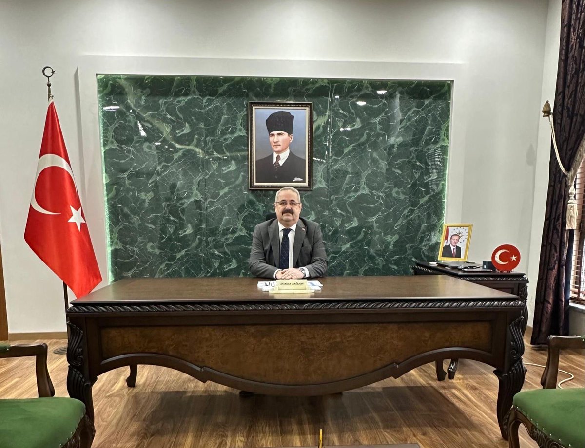 TC_carsambakym's tweet photo. Kaymakamımız Mehmet Kamil SAĞLAM’ın “15 Temmuz Demokrasi ve Milli Birlik Günü” Mesajı

https://t.co/i6j2IxIDMQ https://t.co/QLlw2AVX3E