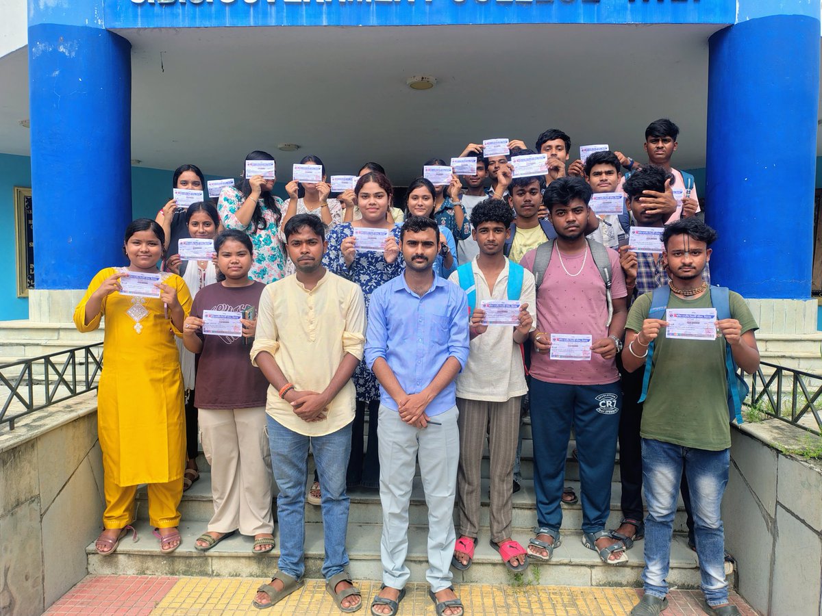 BalurghatABVP's tweet photo. আজ অখিল ভারতীয় বিদ্যার্থী পরিষদ (ABVP) এর পক্ষ থেকে হিলি কলেজে ABVP-র সদস্যতা ক্যাম্প এর মাধ্যমে সদস্যতা অভিযানের সূচনা করা হয়। https://t.co/5TfZpfPiqN